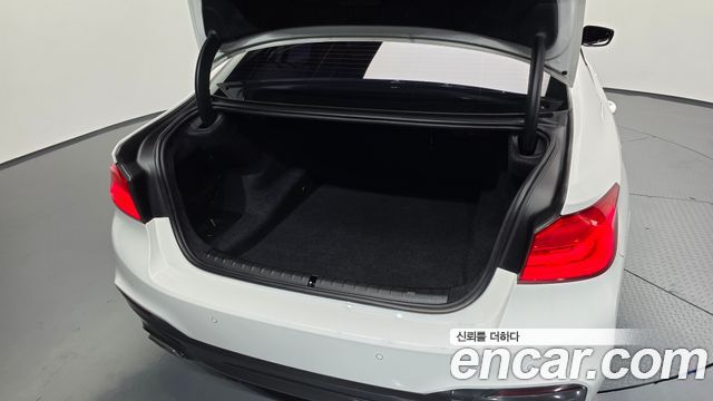 BMW 5-Series 2017 — photo 34