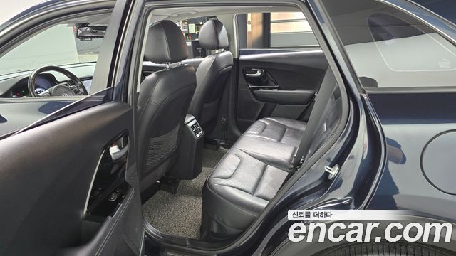 Kia Niro 2017 — photo 11