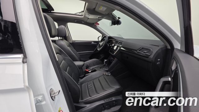Volkswagen Tiguan 2023 — photo 10