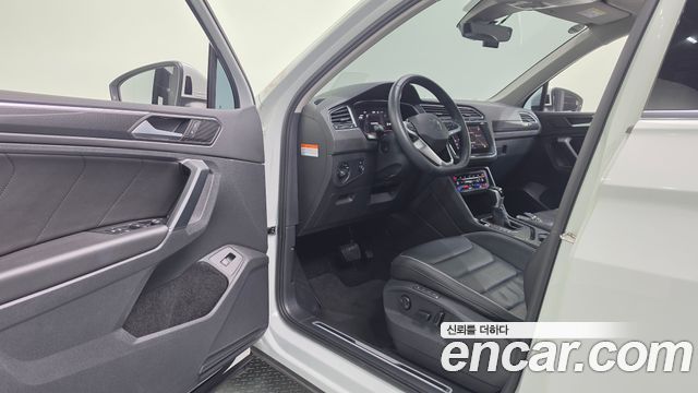 Volkswagen Tiguan 2023 — photo 13