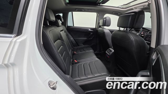 Volkswagen Tiguan 2023 — photo 19
