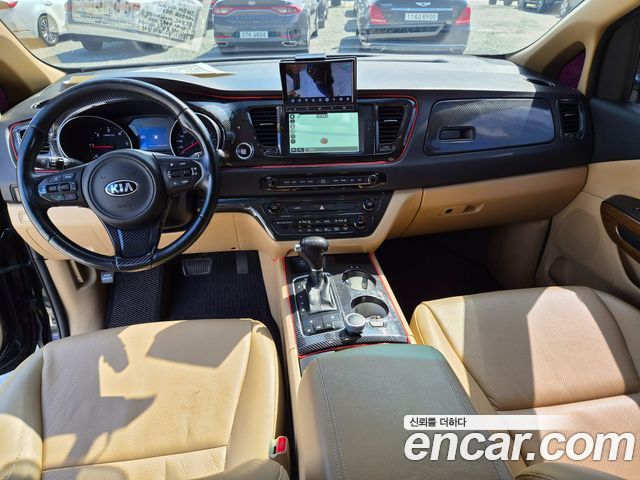 Kia Canival 2015 — photo 9