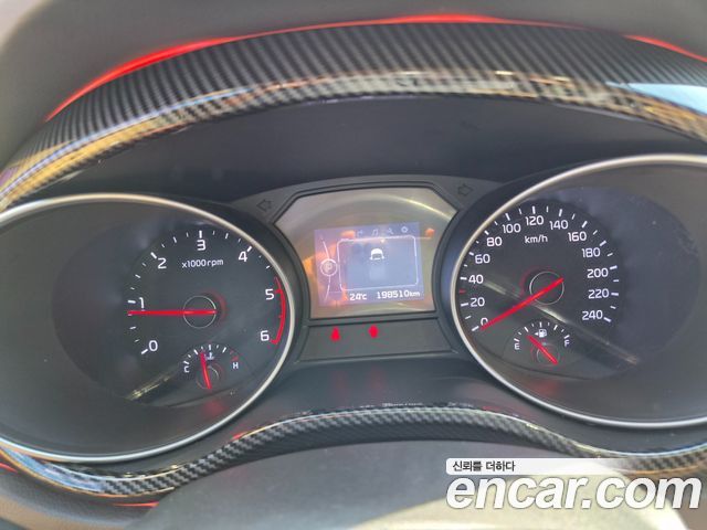 Kia Canival 2015 — photo 10