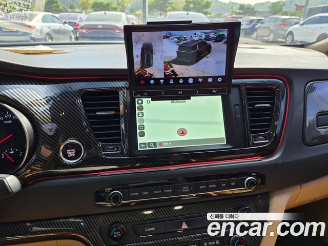 Kia Canival 2015 — photo 11