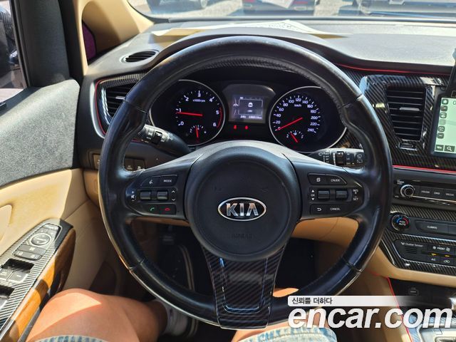 Kia Canival 2015 — photo 12