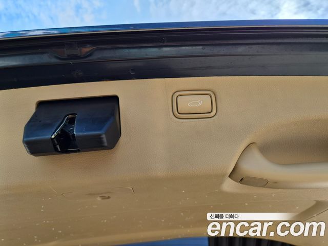 Kia Canival 2015 — photo 18