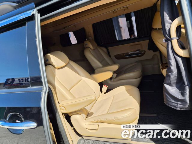Kia Canival 2015 — photo 19