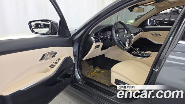 BMW 3-Series 2019 — photo 10