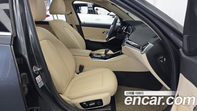 BMW 3-Series 2019 — photo 11