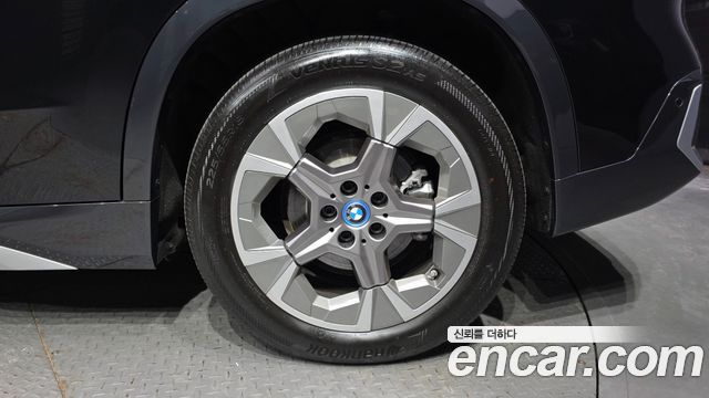 BMW iX1 2024 — photo 7