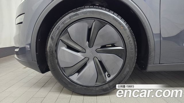 Tesla Model Y 2026 — photo 5