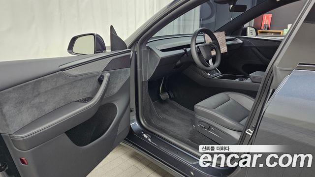 Tesla Model Y 2026 — photo 13