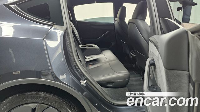 Tesla Model Y 2026 — photo 17