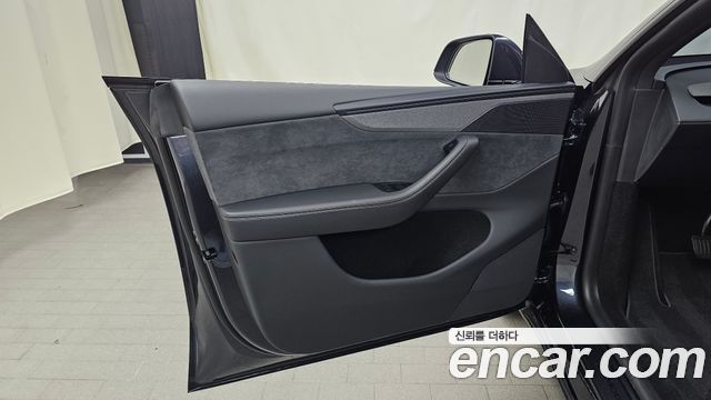 Tesla Model Y 2026 — photo 14