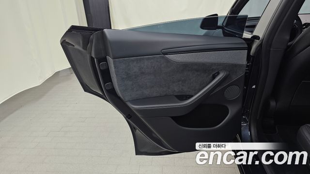 Tesla Model Y 2026 — photo 15