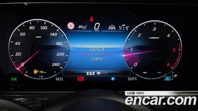 Mercedes-Benz G-Class 2025 — photo 11