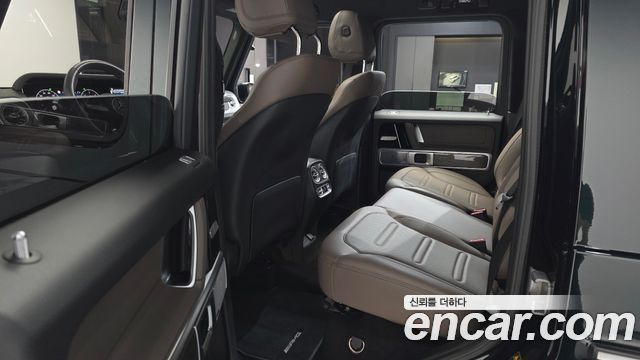 Mercedes-Benz G-Class 2025 — photo 16