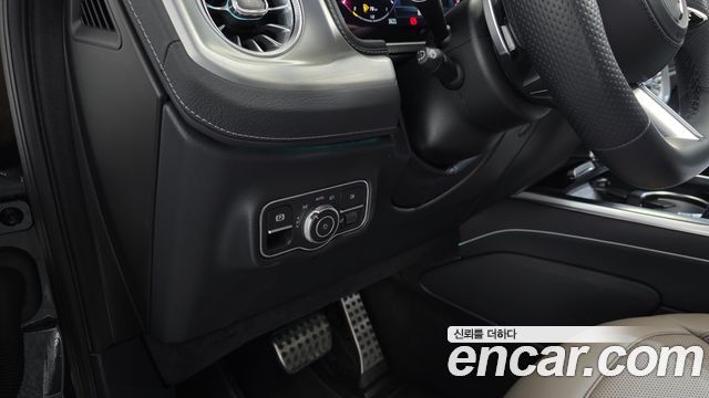 Mercedes-Benz G-Class 2025 — photo 28