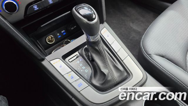 Hyundai AVANTE 2016 — photo 9