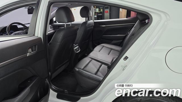Hyundai AVANTE 2016 — photo 11