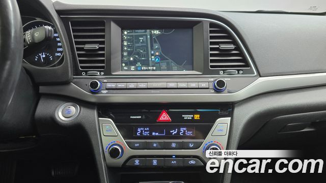 Hyundai AVANTE 2016 — photo 12
