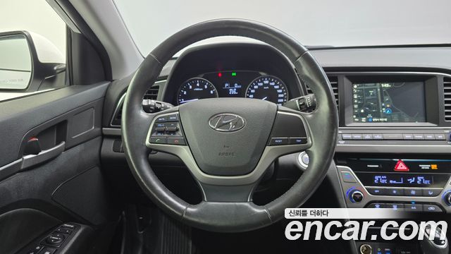 Hyundai AVANTE 2016 — photo 13
