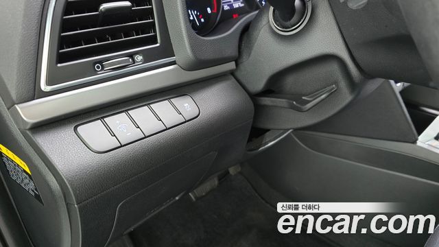 Hyundai AVANTE 2016 — photo 17