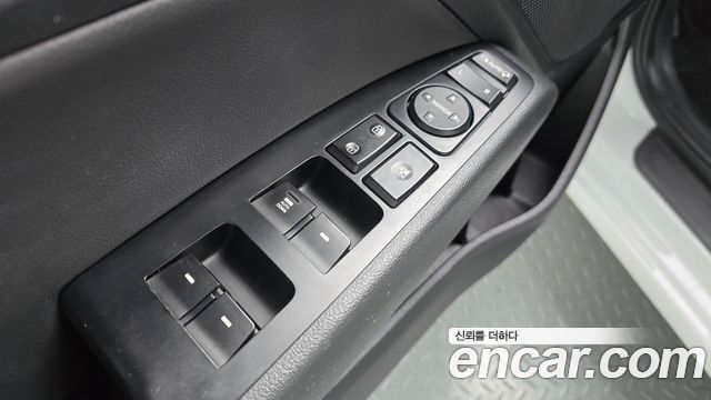 Hyundai AVANTE 2016 — photo 19