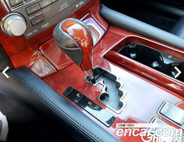 Lexus LS 2012 — photo 7