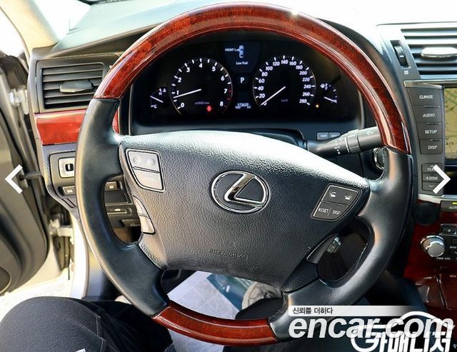 Lexus LS 2012 — photo 8