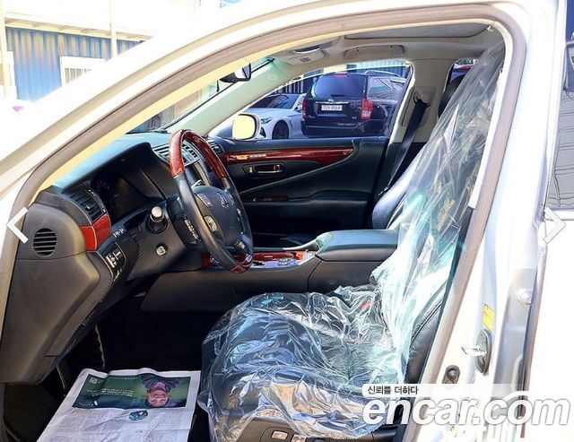 Lexus LS 2012 — photo 12