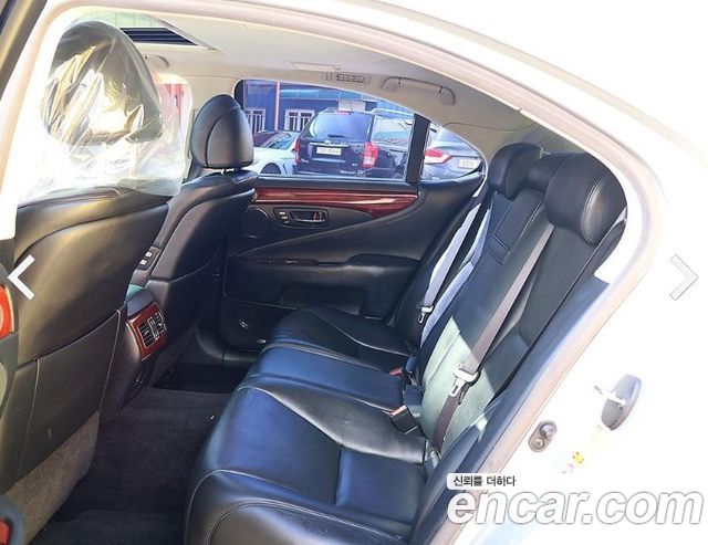 Lexus LS 2012 — photo 13