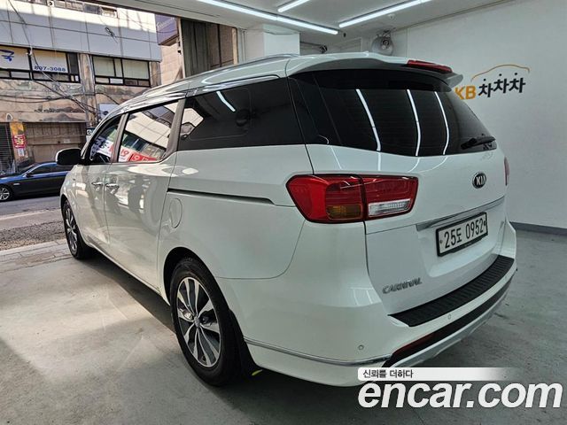 Kia Canival 2016 — photo 3