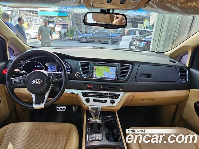 Kia Canival 2016 — photo 8