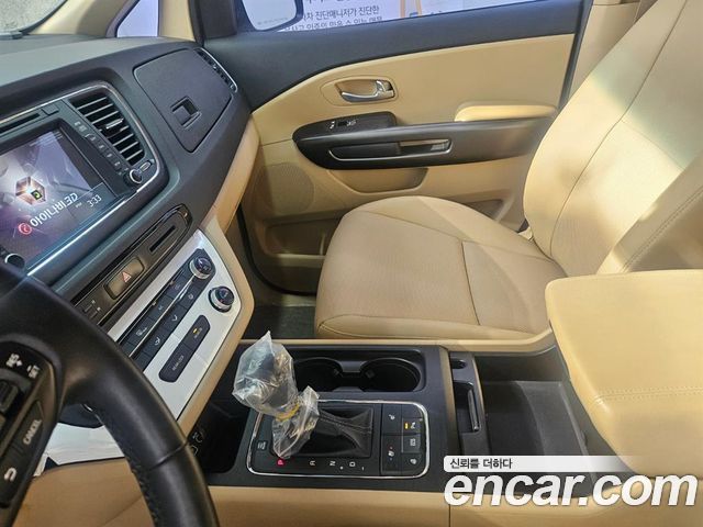 Kia Canival 2016 — photo 13