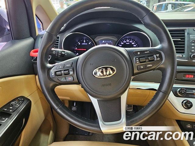 Kia Canival 2016 — photo 16