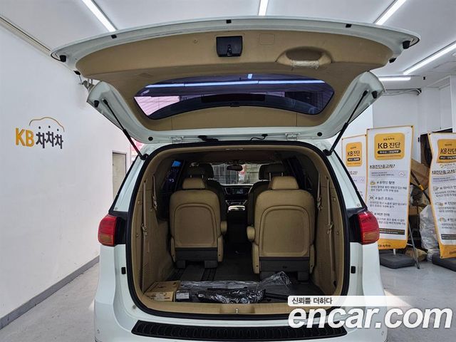 Kia Canival 2016 — photo 19