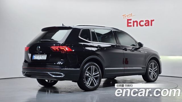 Volkswagen Tiguan 2022 — photo 2