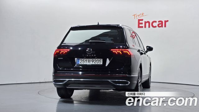 Volkswagen Tiguan 2022 — photo 4