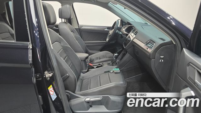 Volkswagen Tiguan 2022 — photo 17