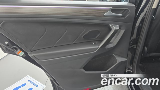 Volkswagen Tiguan 2022 — photo 15