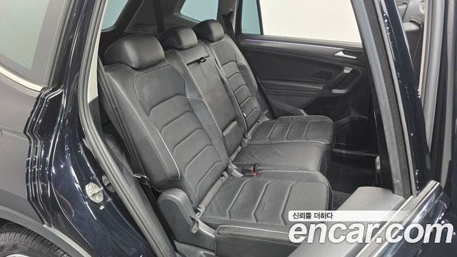 Volkswagen Tiguan 2022 — photo 16