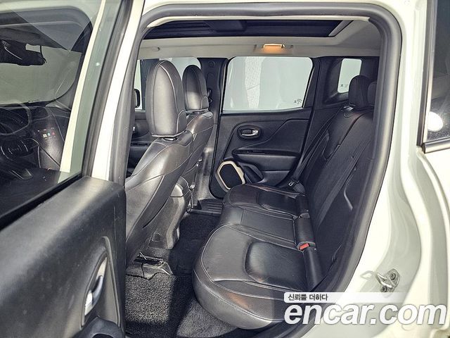 Jeep Renegade 2017 — photo 9