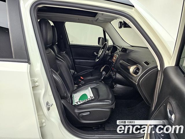 Jeep Renegade 2017 — photo 11