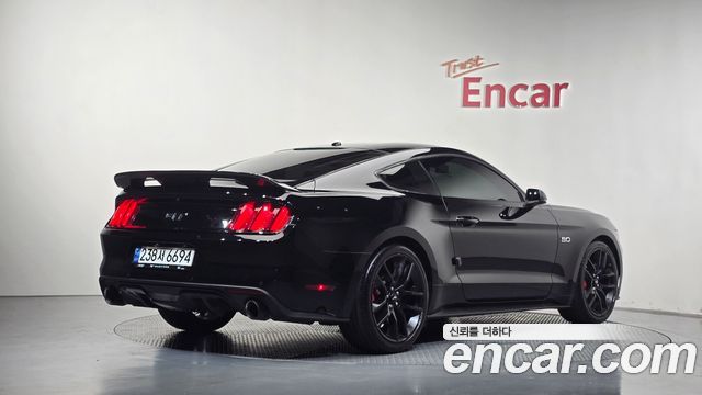Ford Mustang 2017 — photo 2