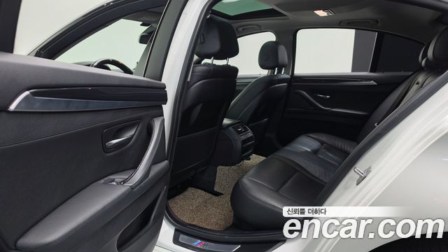 BMW 5-Series 2016 — photo 17