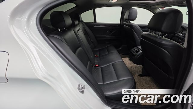 BMW 5-Series 2016 — photo 19