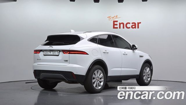 Jaguar E-PACE 2019 — photo 2