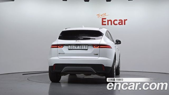 Jaguar E-PACE 2019 — photo 4