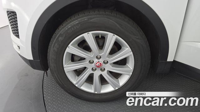 Jaguar E-PACE 2019 — photo 5